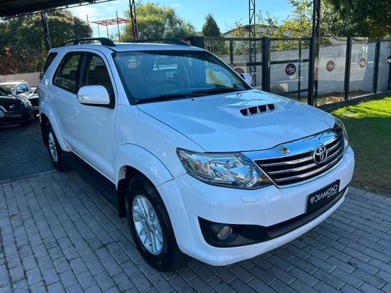 TOYOTA HILUX 3.0 SRV 4X4 CD 16V TURBO INTERCOOLER DIESEL 4P AUTOMÁTICO TOYOTA HILUX 3.0 SRV 4X4 CD 16V TURBO INTERCOOLER DIESEL 4P AUTOMÁTICO